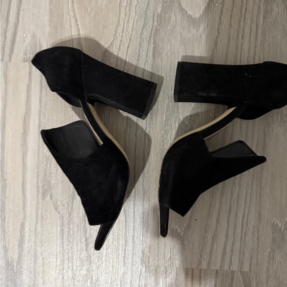 Karl Lagerfeld Rian D’orsay Black Seude Peep Toe Block Heels 9 - Picture 2 of 4